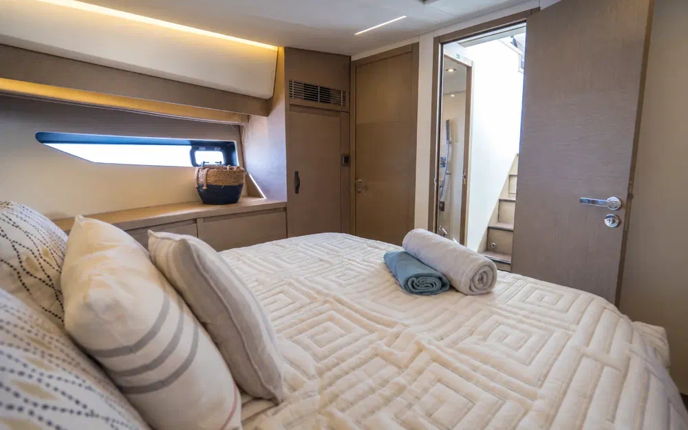 slider 17 Prestige Yachts 520 Fly
