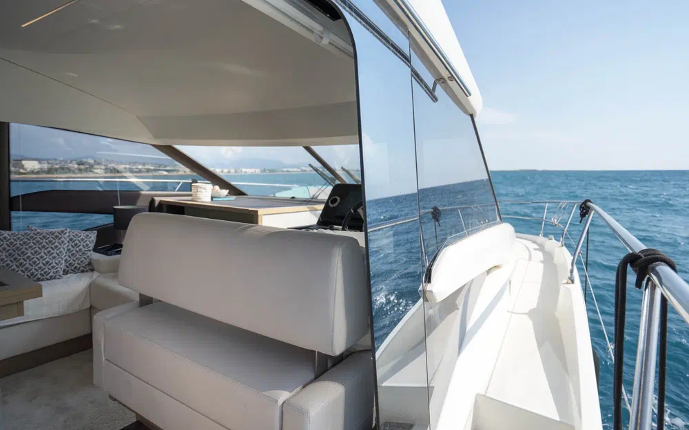 slider 20 Prestige Yachts 520 Fly