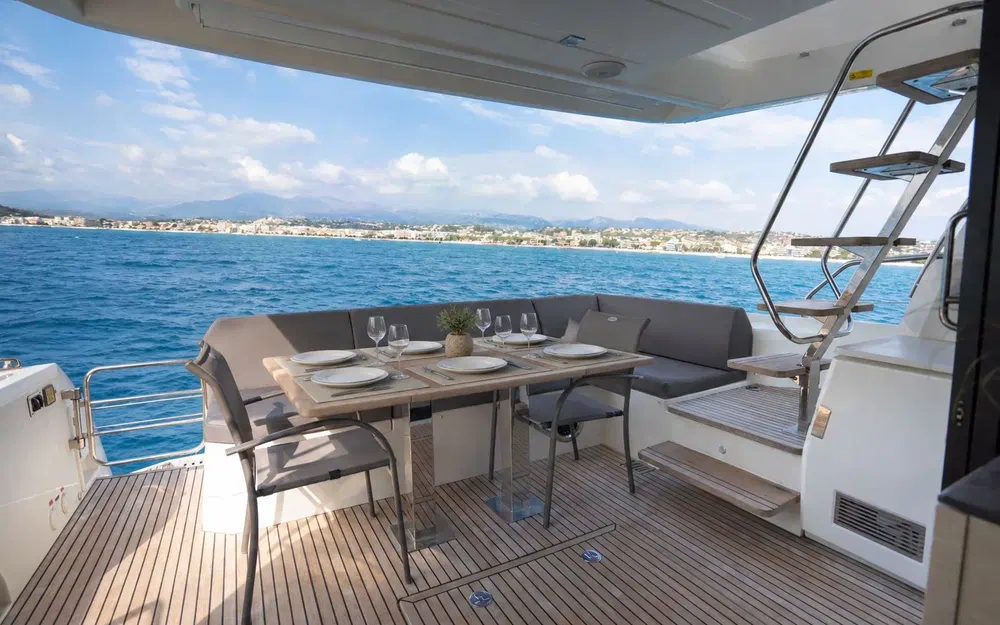 slider 21 Prestige Yachts 520 Fly