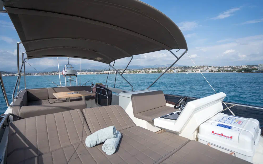 slider 32 Prestige Yachts 520 Fly