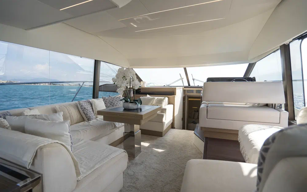 slider 6 Prestige Yachts 520 Fly