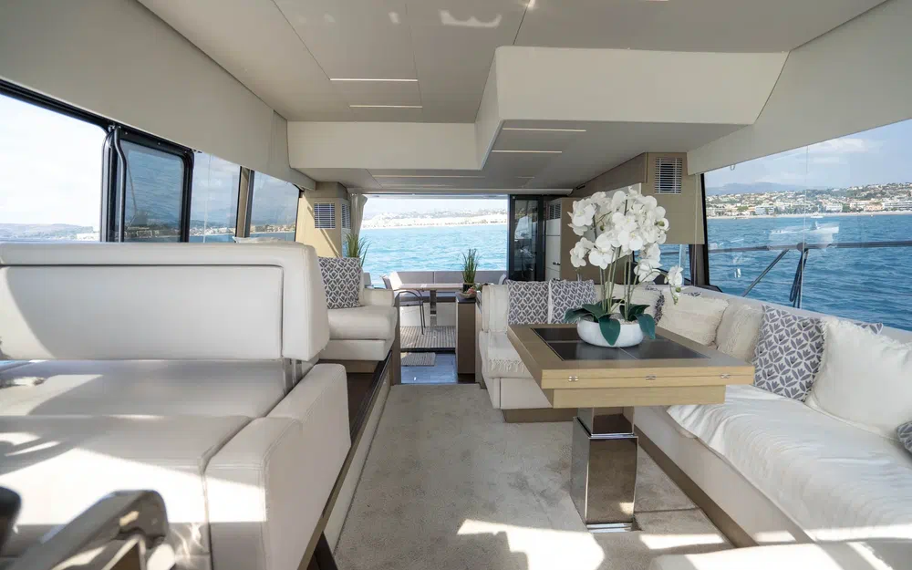 slider 7 Prestige Yachts 520 Fly