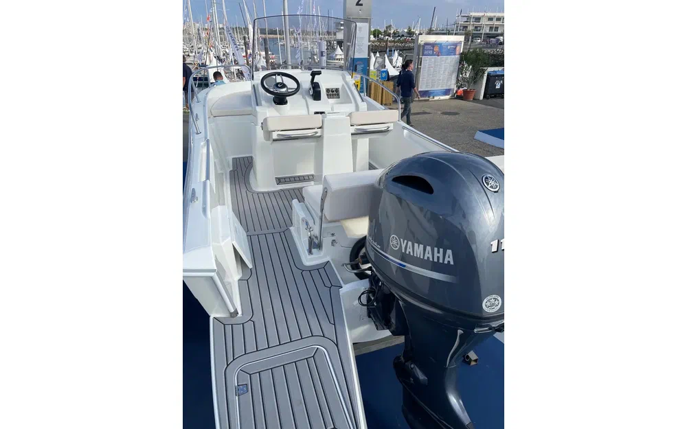 slider 4 White Shark 190 CC