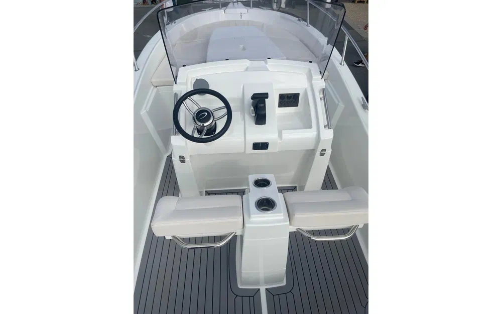 slider 6 White Shark 190 CC