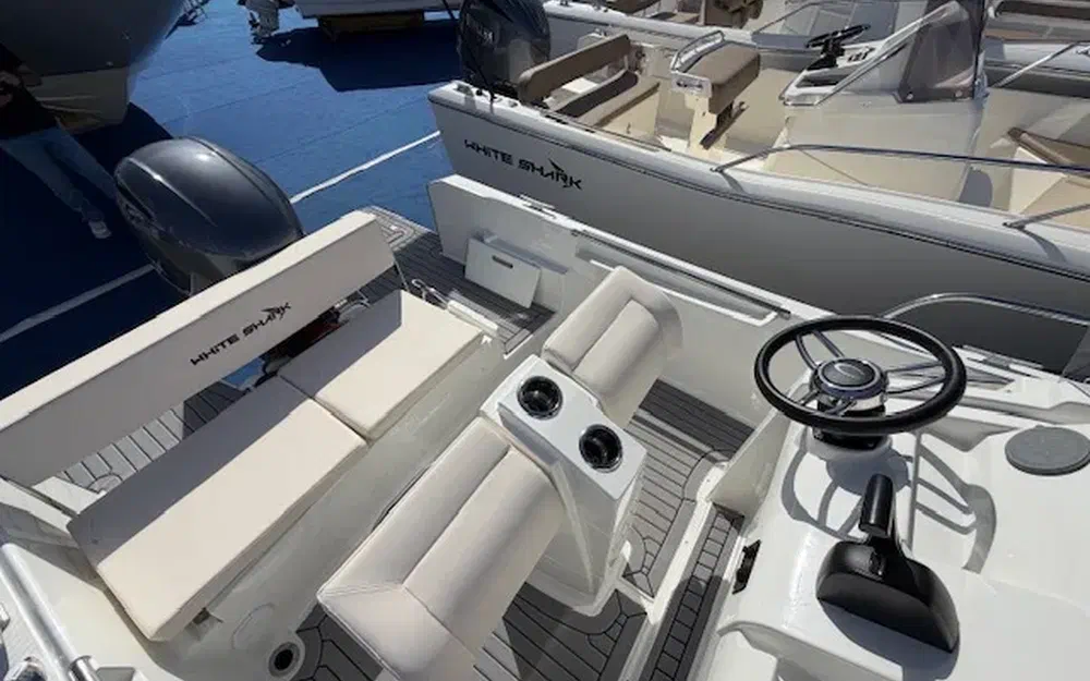 slider 7 White Shark 190 CC