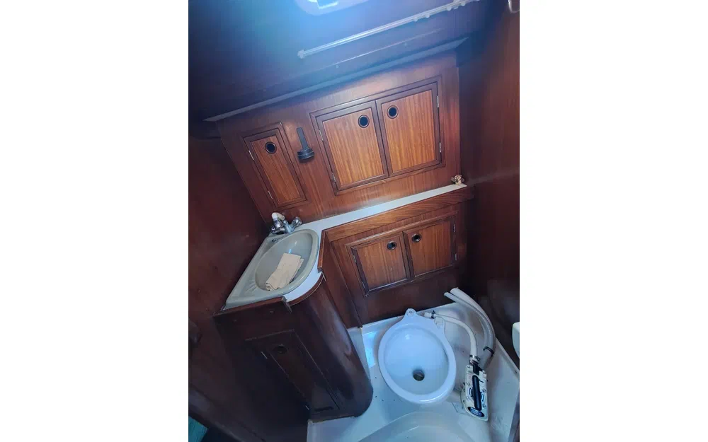 slider 9 Elan Motoryachts Elan 43