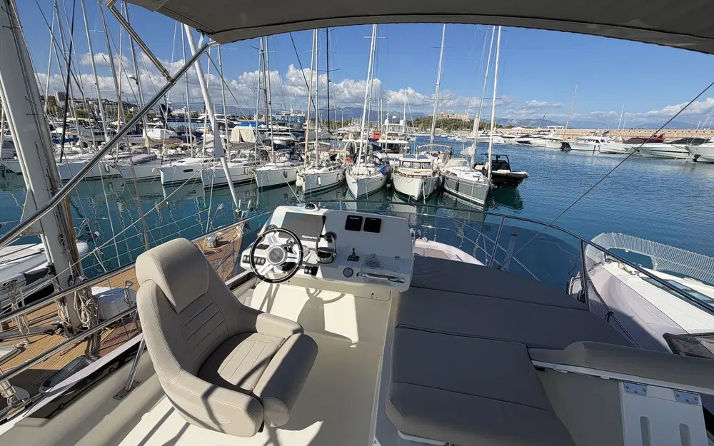 slider 10 Prestige Yachts 420 Fly