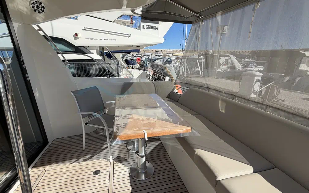 slider 17 Prestige Yachts 420 Fly