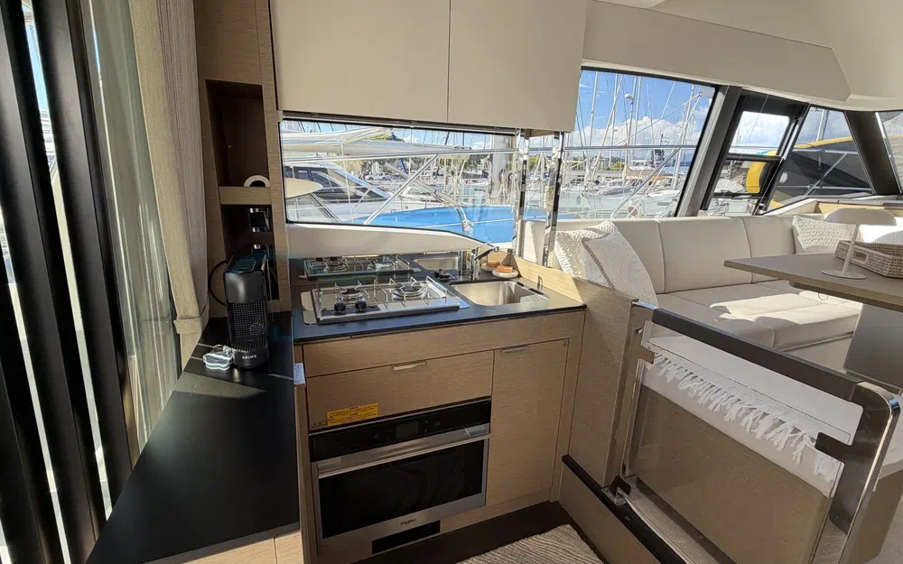 slider 18 Prestige Yachts 420 Fly