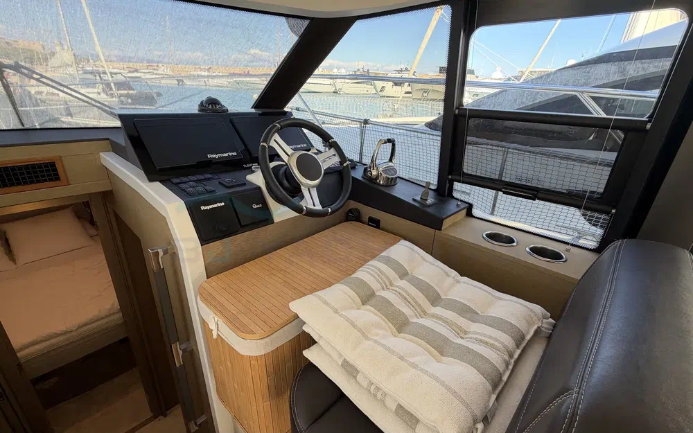 slider 23 Prestige Yachts 420 Fly