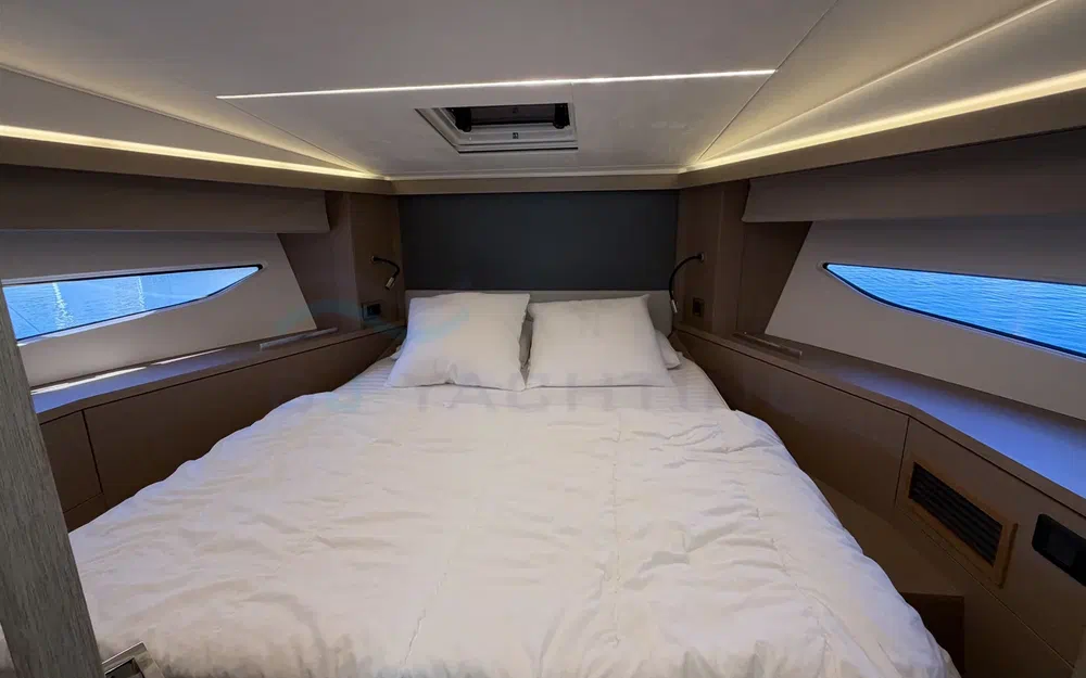 slider 24 Prestige Yachts 420 Fly