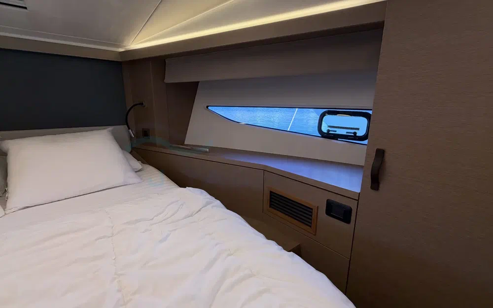 slider 25 Prestige Yachts 420 Fly