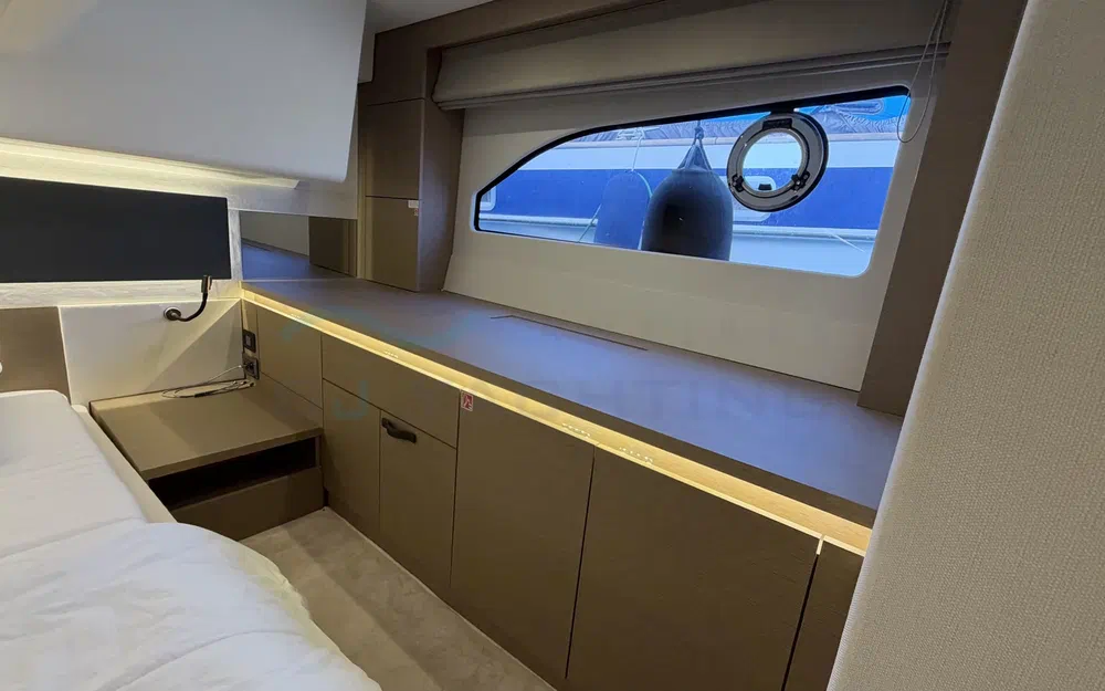slider 32 Prestige Yachts 420 Fly