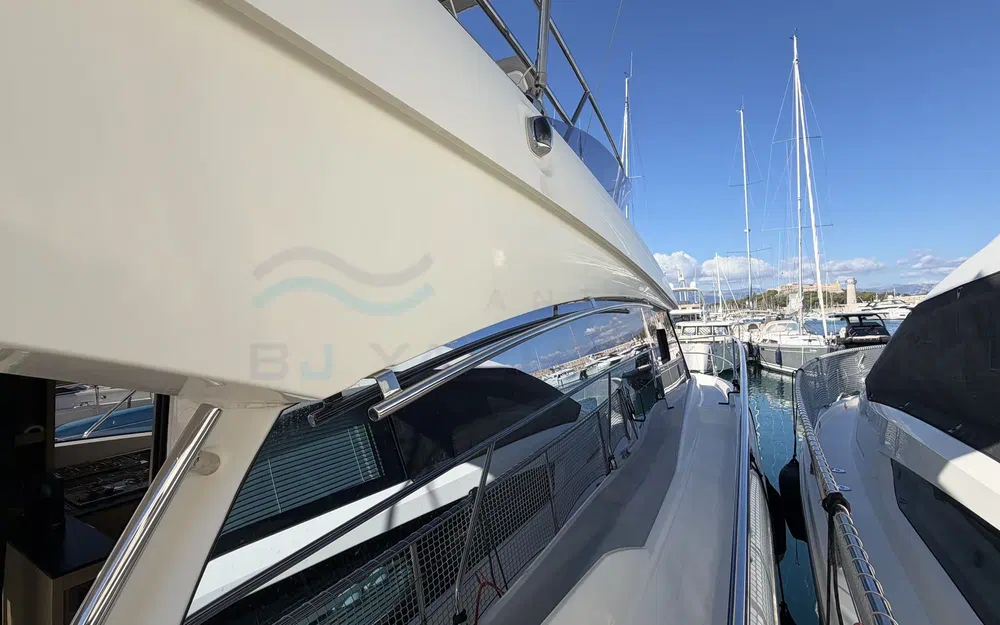 slider 5 Prestige Yachts 420 Fly