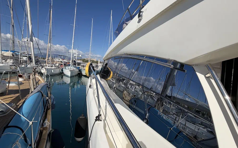 slider 6 Prestige Yachts 420 Fly