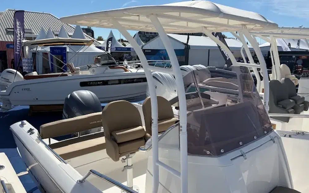 slider 4 White Shark 230 CC