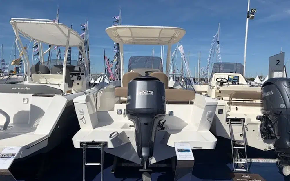slider 11 White Shark 230 CC