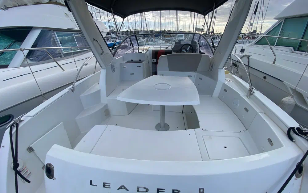 slider 7 Jeanneau Leader 8