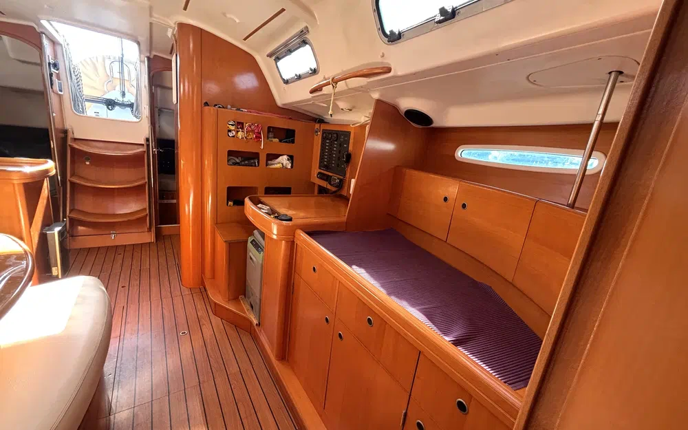 slider 27 Beneteau First 44.7