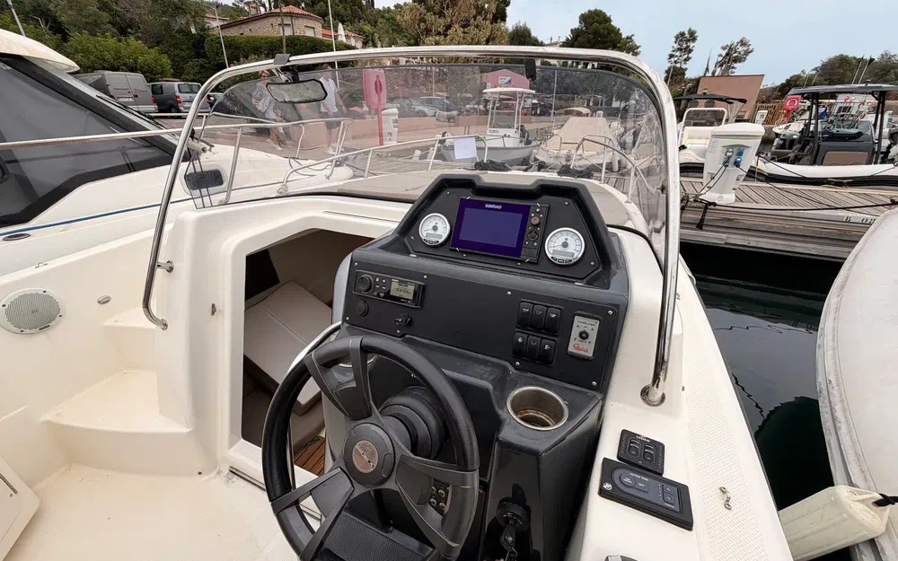 slider 28 Quicksilver Activ 755 Sundeck