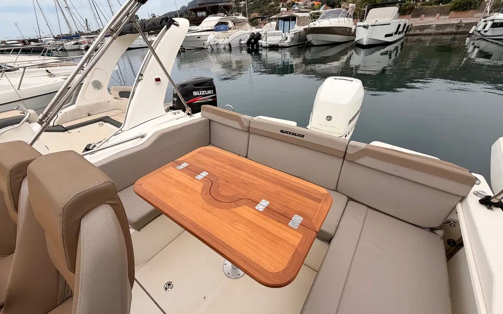 slider 8 Quicksilver Activ 755 Sundeck