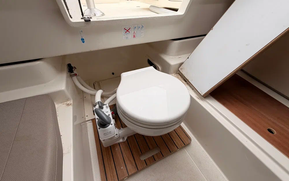 slider 23 Quicksilver Activ 755 Sundeck