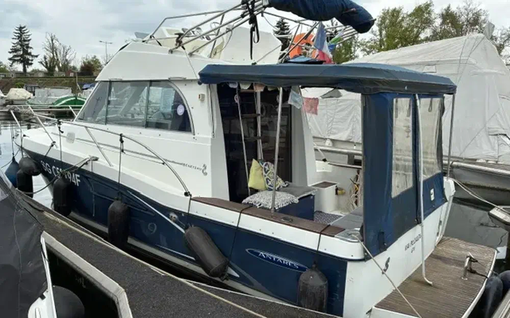 slider 2 Beneteau Antares Serie 9 Fly