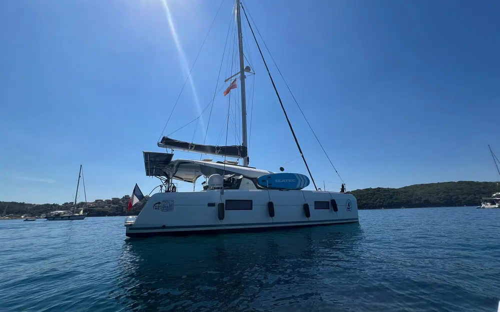 slider 4 Lagoon 42