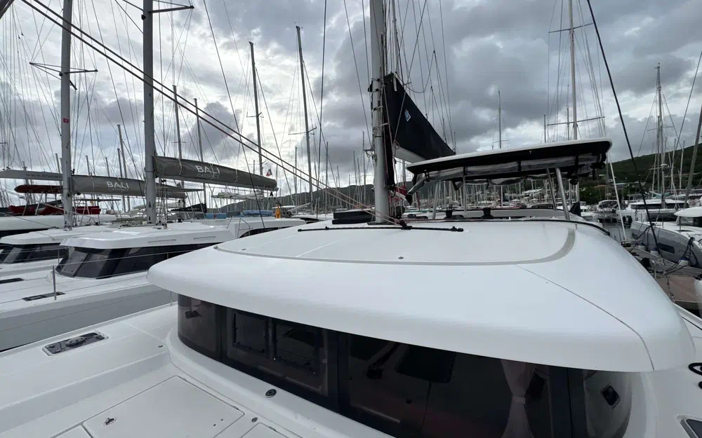 slider 1 Lagoon 42