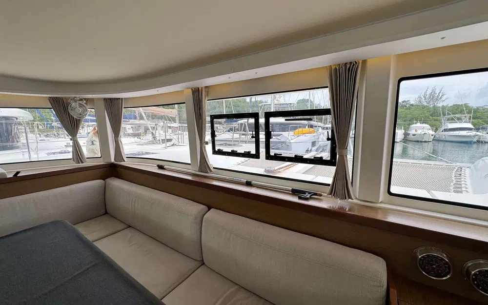 slider 37 Lagoon 42