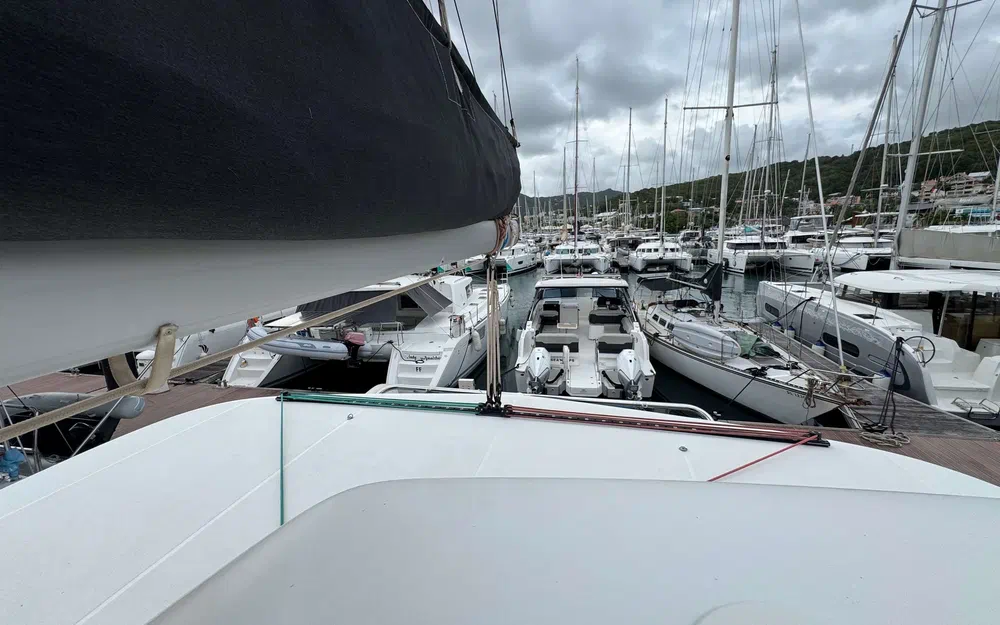slider 3 Lagoon 42