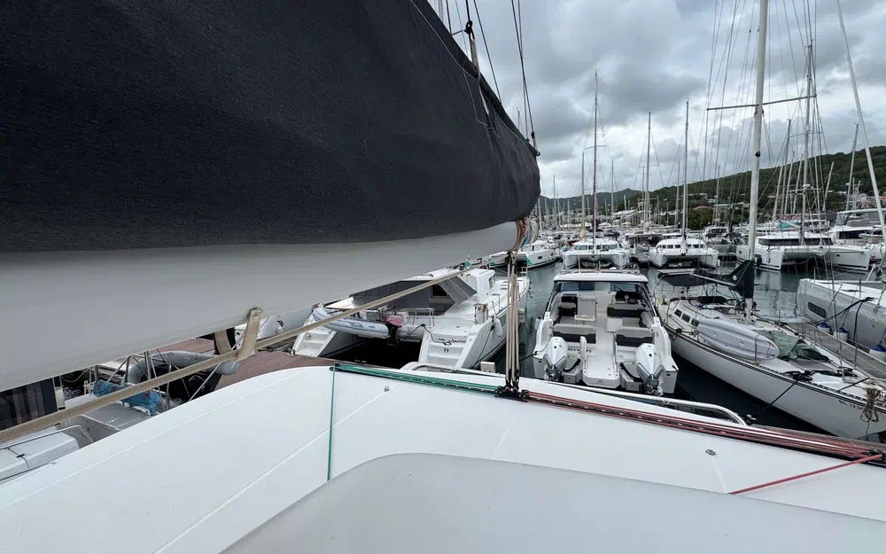 slider 4 Lagoon 42