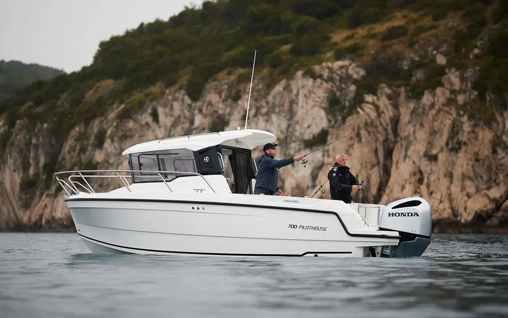 slider 3 Parker 700 Pilothouse