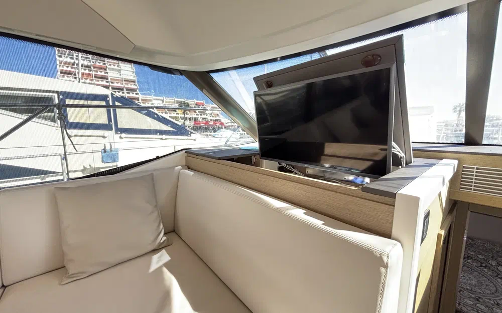 slider 10 Prestige Yachts 420 Fly