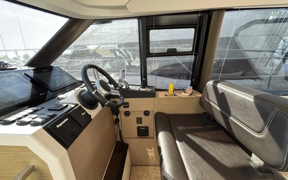 slider 11 Prestige Yachts 420 Fly