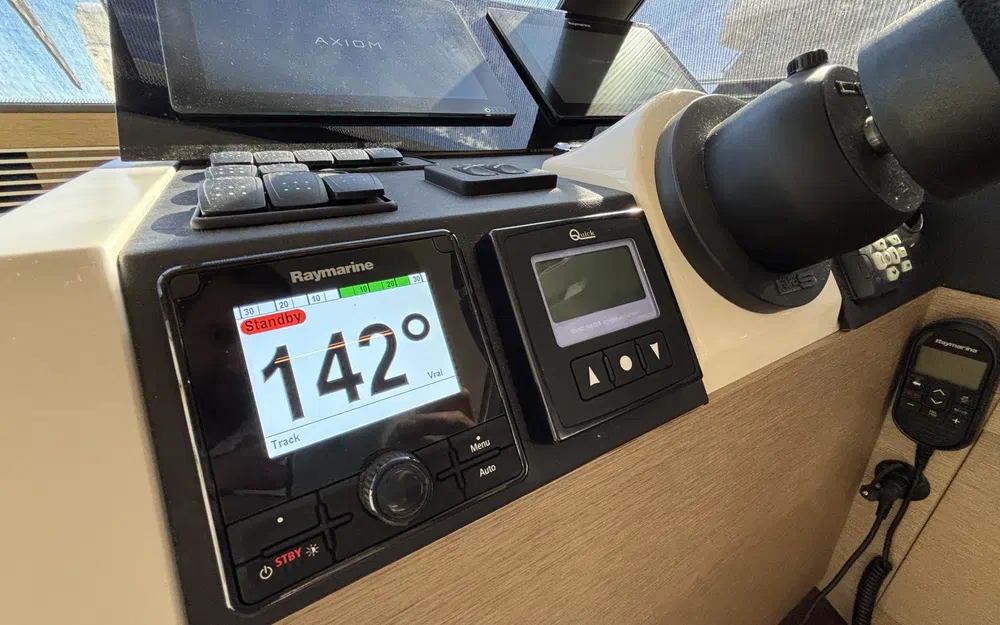 slider 13 Prestige Yachts 420 Fly