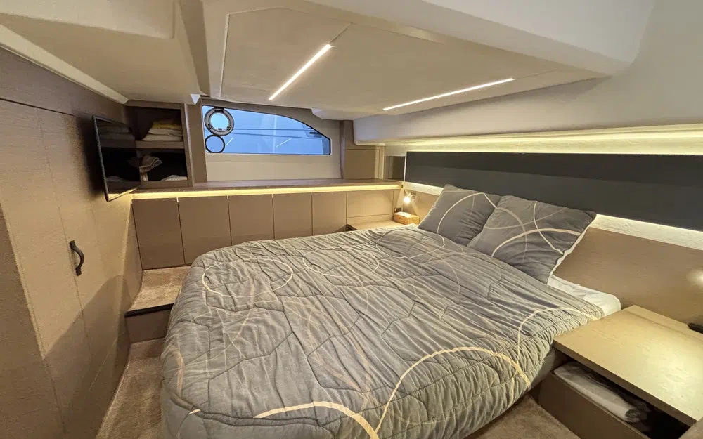 slider 2 Prestige Yachts 420 Fly