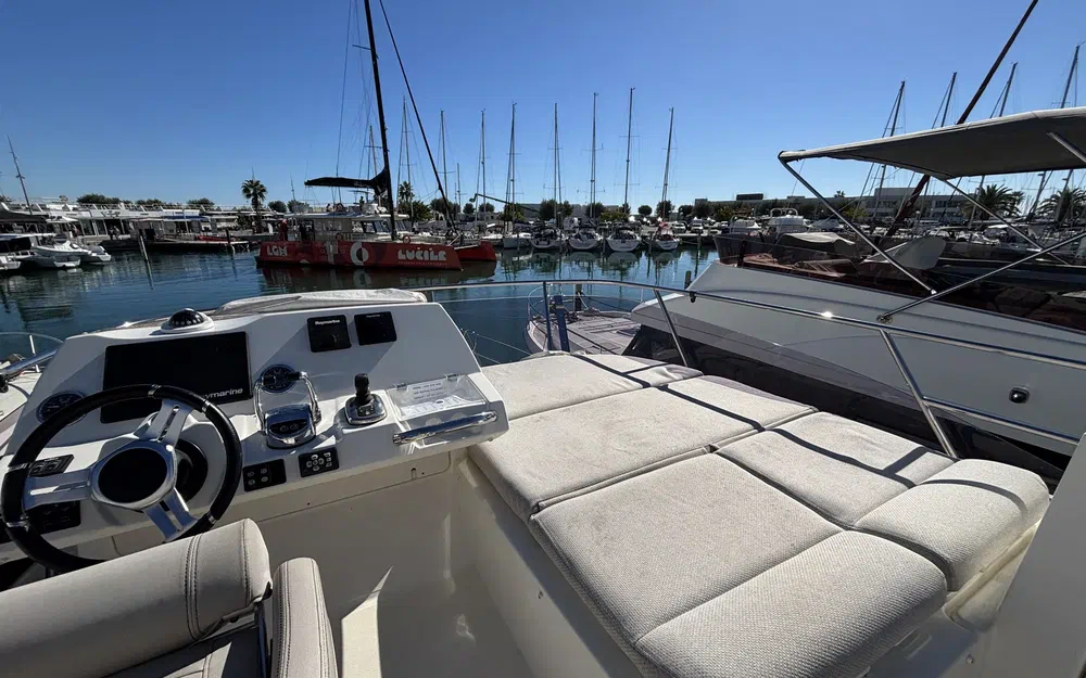 slider 3 Prestige Yachts 420 Fly