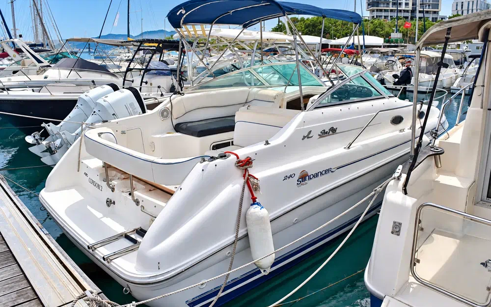 slider 1 Sea Ray 240 Sundancer
