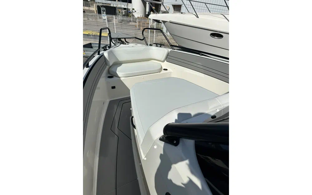slider 6 Navan T30
