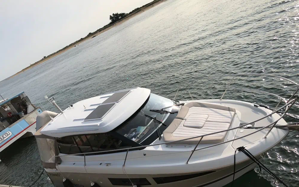 slider 10 Jeanneau NC 9