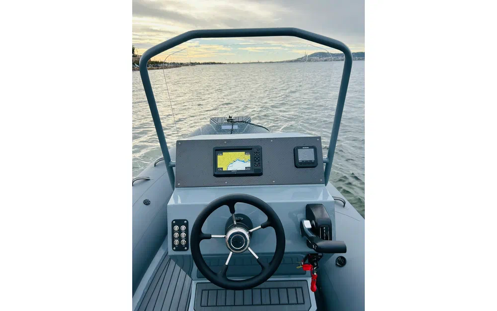 slider 2 Four Seas F6