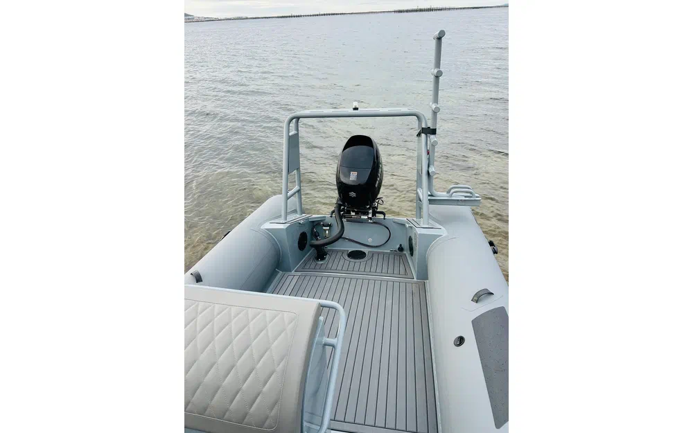 slider 3 Four Seas F6