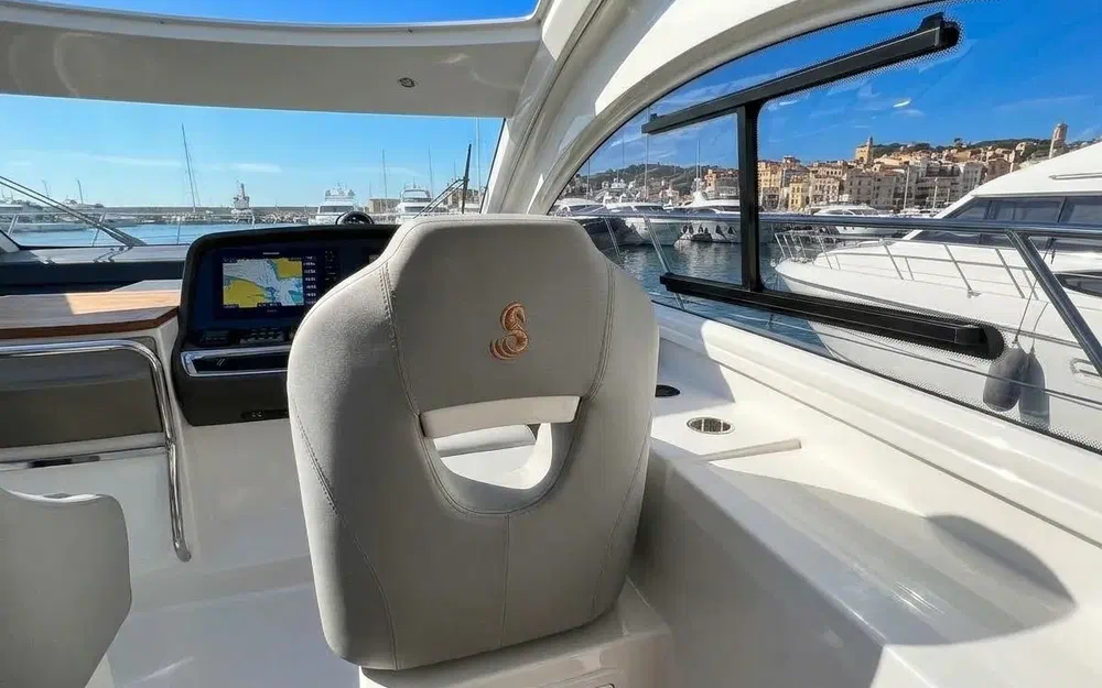 slider 8 Beneteau Monte Carlo 42