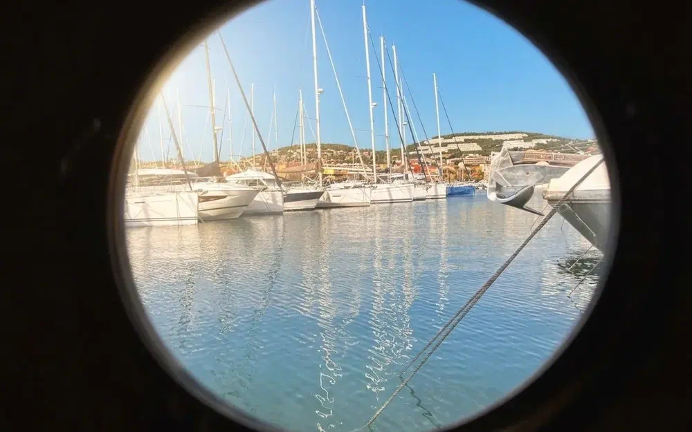 slider 23 Beneteau Monte Carlo 42