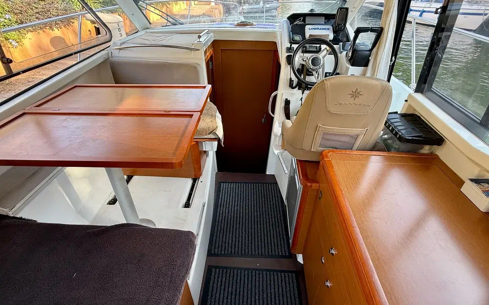 slider 6 Jeanneau Merry Fisher 855