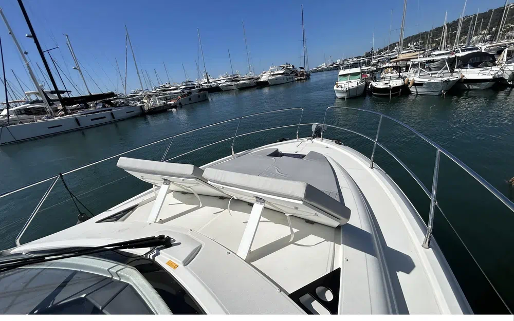 slider 10 Beneteau Gran Turismo 40