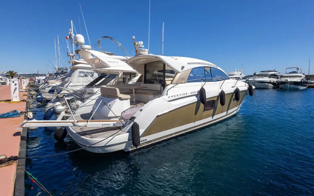 slider 9 Prestige Yachts 42 S