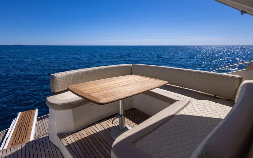 slider 5 Prestige Yachts 42 S