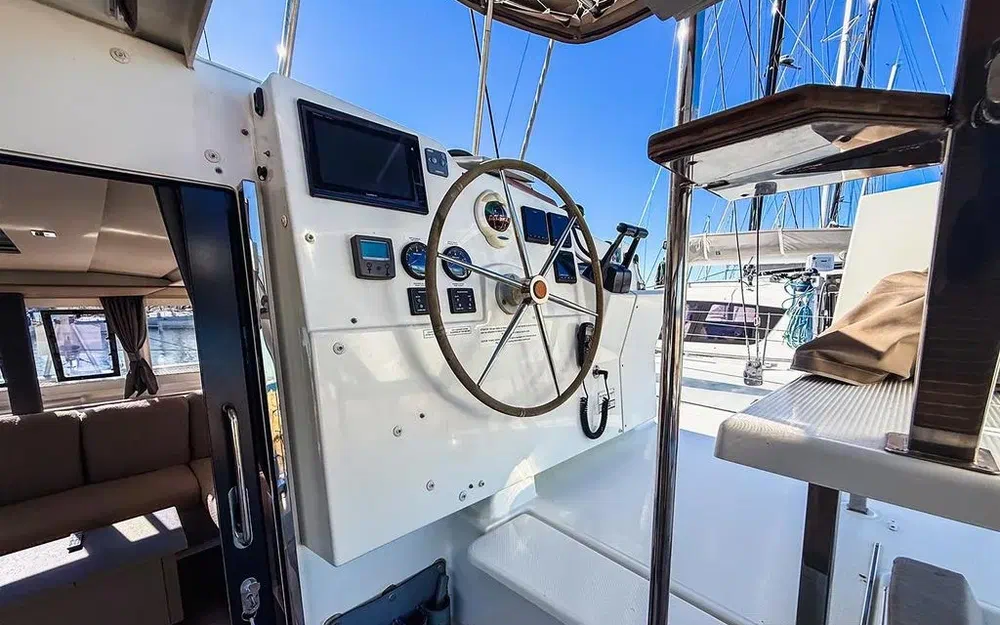slider 11 Fountaine Pajot Lucia 40
